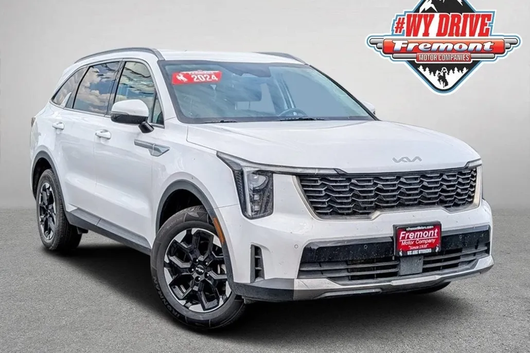 2024 Kia Sorento S photo 1
