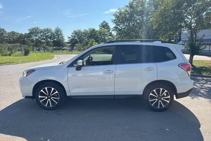 2017 Subaru Forester 2.0XT Premium photo 1