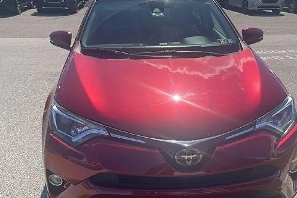 2018 Toyota RAV4 XLE photo 1