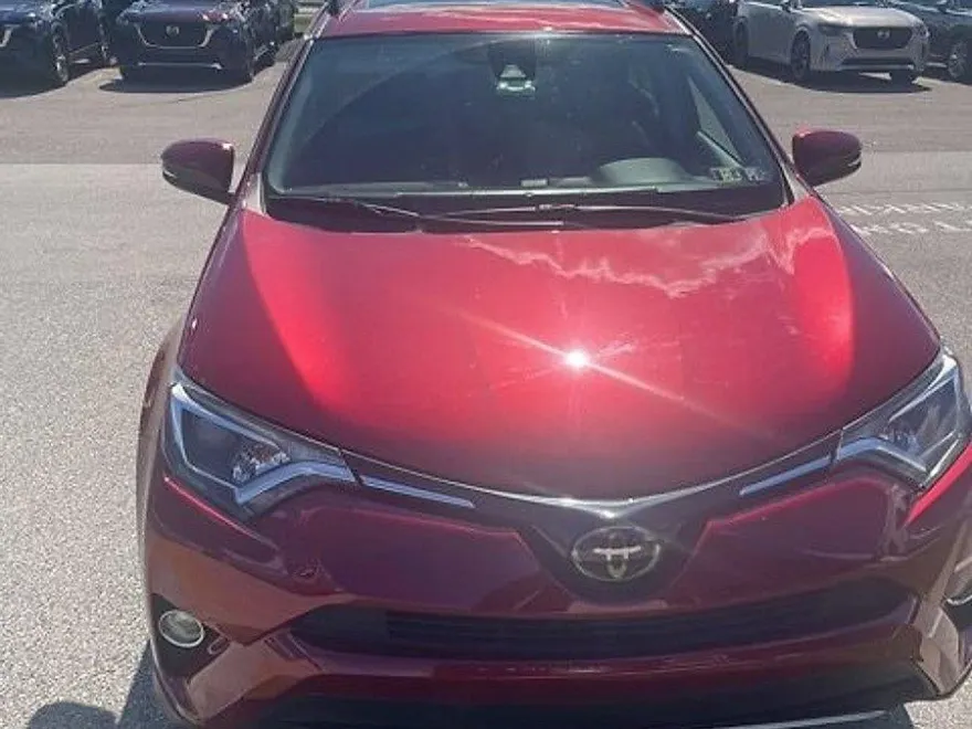 2018 Toyota RAV4 XLE photo 1