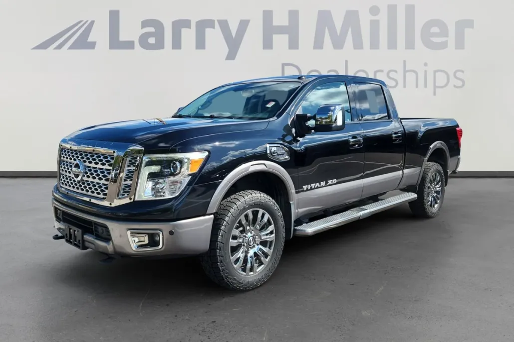 2017 Nissan Titan Platinum Reserve photo 1