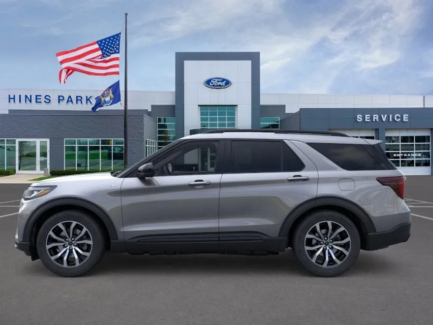 2025 Ford Explorer ST-Line photo 1