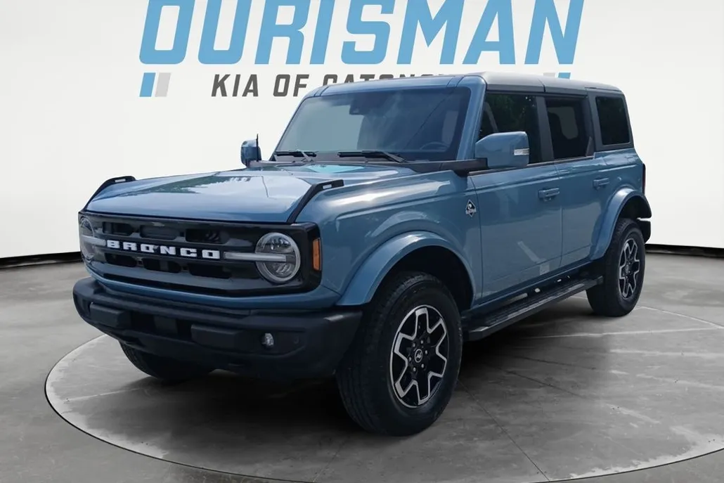 2022 Ford Bronco Outer Banks photo 1