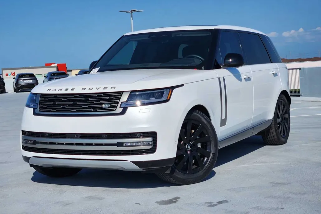 2024 Land Rover Range Rover SE photo 1