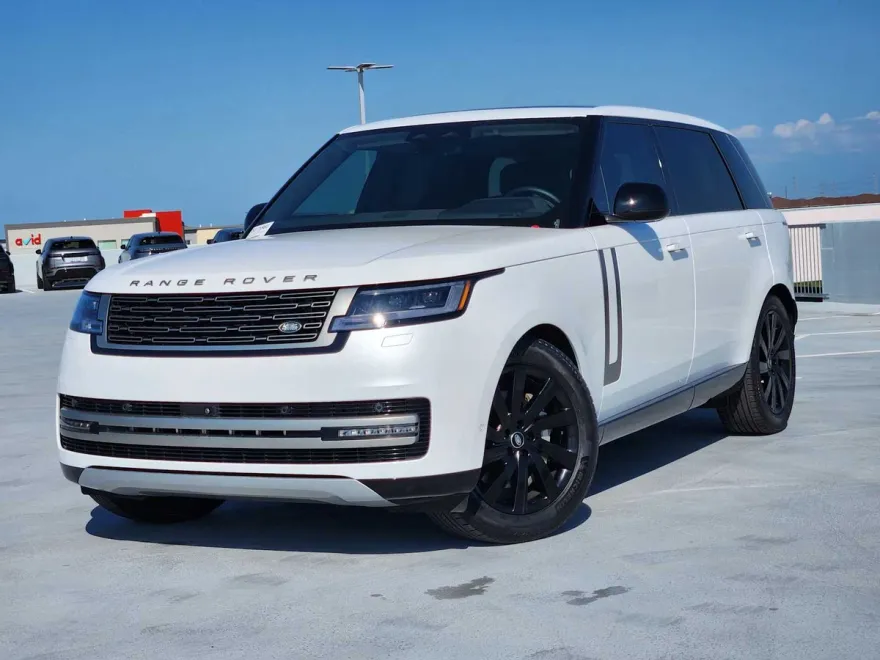 2024 Land Rover Range Rover SE photo 1