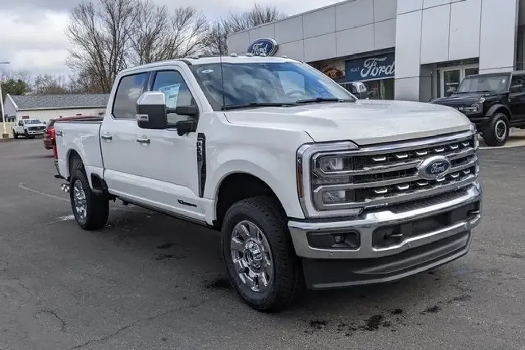 2025 Ford F-250 Lariat photo 1