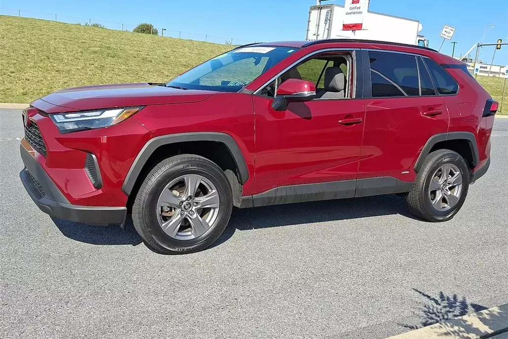 2022 Toyota RAV4 Hybrid XLE photo 1