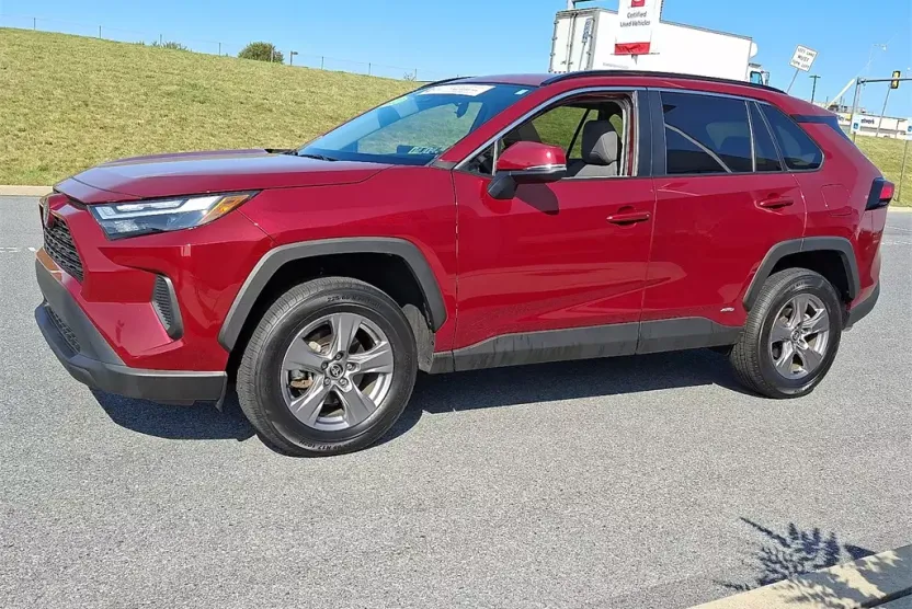 2022 Toyota RAV4 Hybrid XLE photo 1