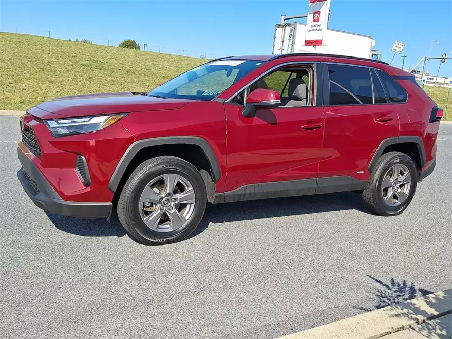 2022 Toyota RAV4 Hybrid XLE photo 1
