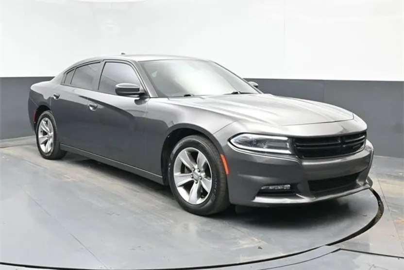 2015 Dodge Charger SXT photo 1