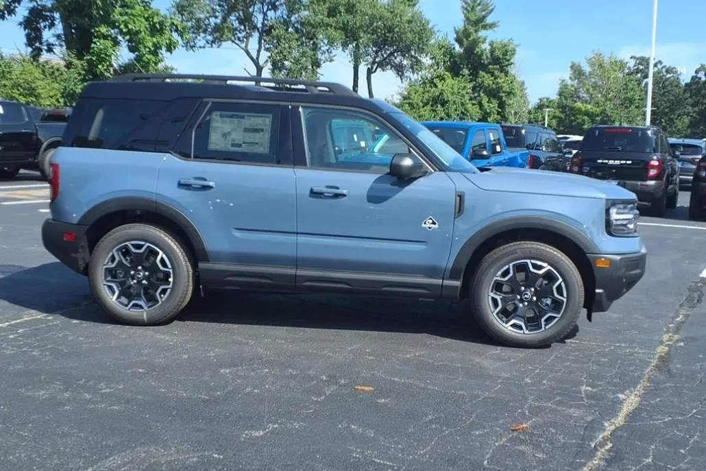 2025 Ford Bronco Sport Outer Banks photo 1