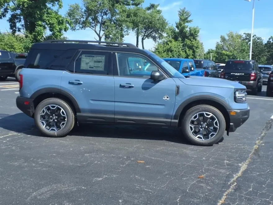 2025 Ford Bronco Sport Outer Banks photo 1
