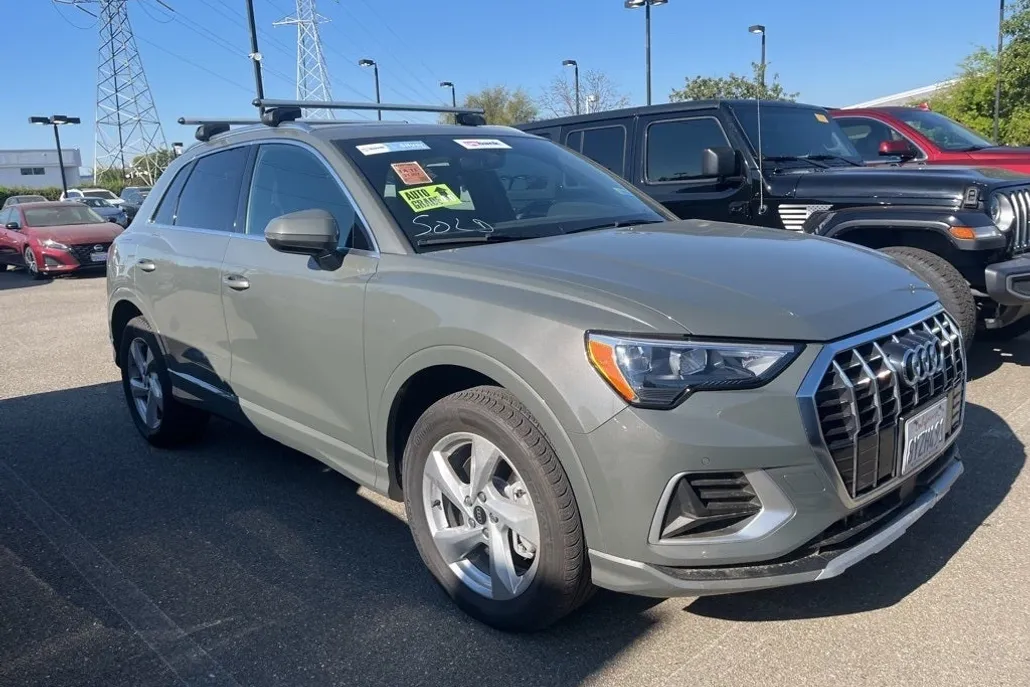 2022 Audi Q3 Premium photo 1