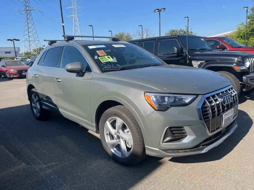 2022 Audi Q3 Premium photo 1