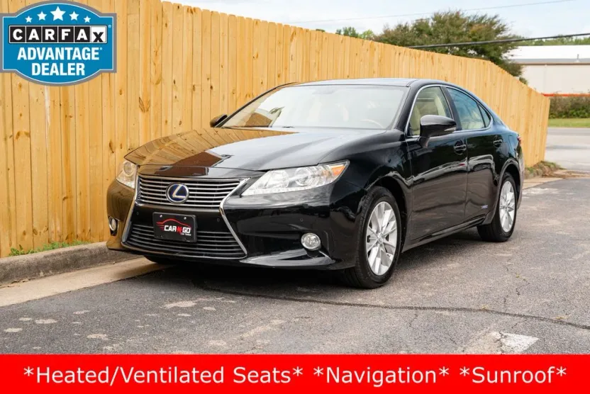 2013 Lexus ES 300h photo 1