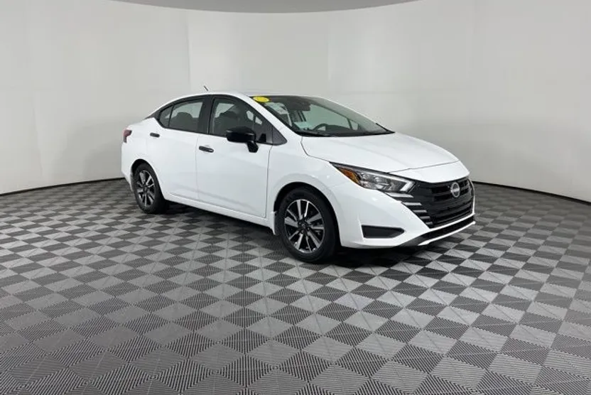 2025 Nissan Versa 1.6 S photo 1