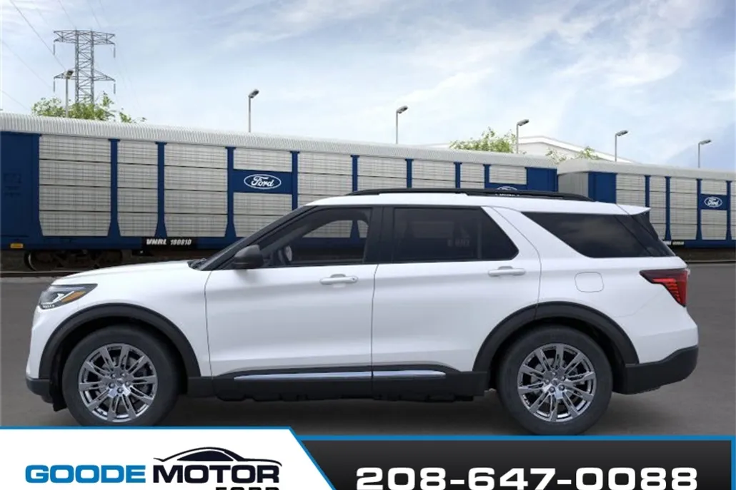 2025 Ford Explorer photo 1