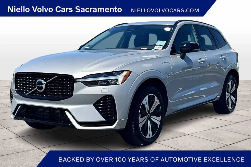 2025 Volvo XC60 Hybrid T8 Core photo 1