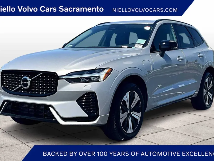 2025 Volvo XC60 Hybrid T8 Core photo 1
