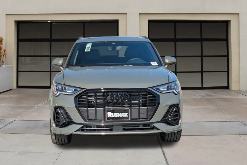2025 Audi Q3 S line Premium photo 1
