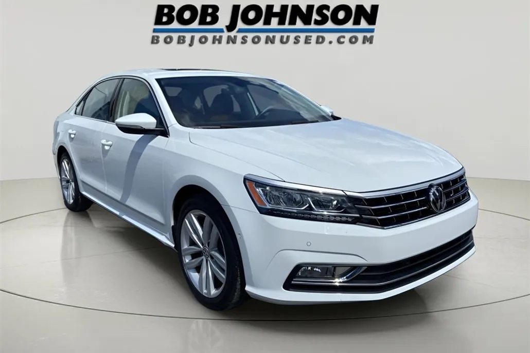 2018 Volkswagen Passat 2.0T SEL Premium photo 1