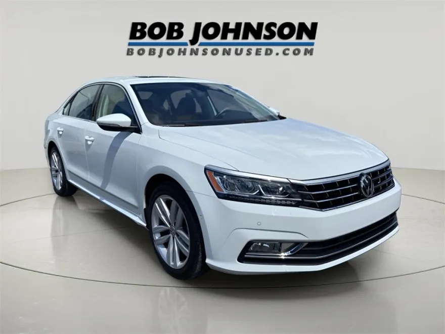2018 Volkswagen Passat 2.0T SEL Premium photo 1