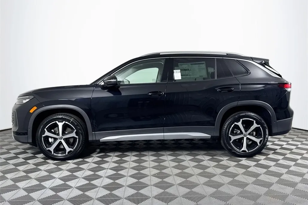 2025 Volkswagen Tiguan SE photo 1
