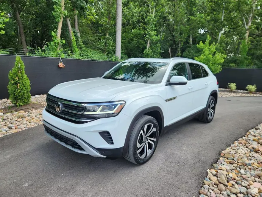 2022 Volkswagen Atlas Cross Sport V6 SEL photo 1