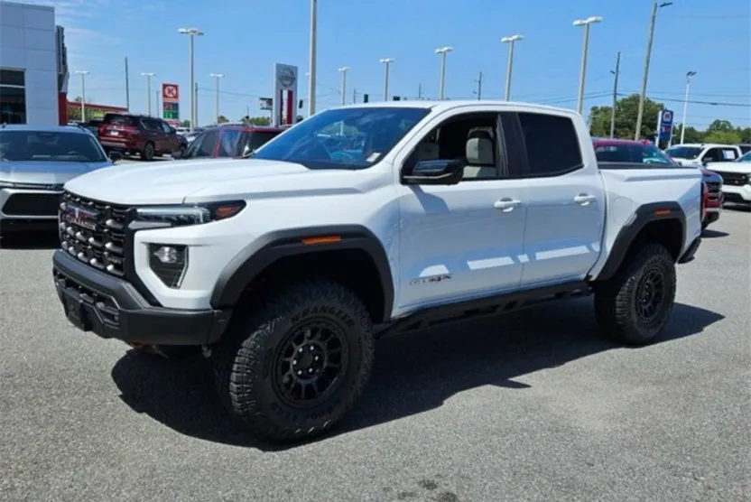 2024 Gmc Canyon AT4X photo 1