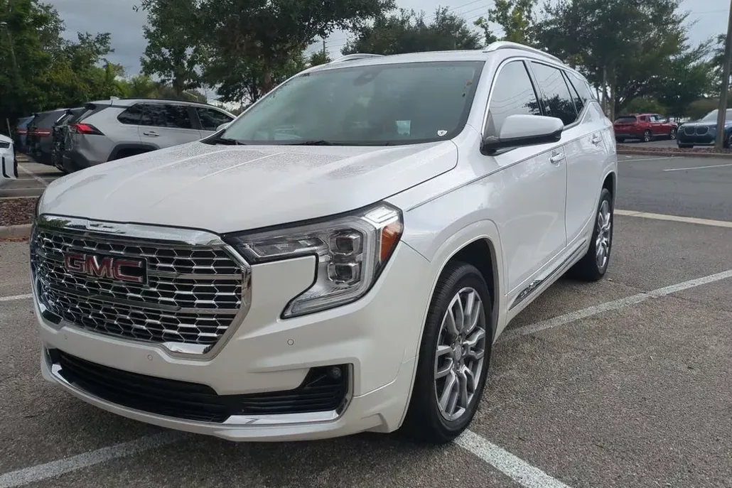 2023 Gmc Terrain Denali photo 1