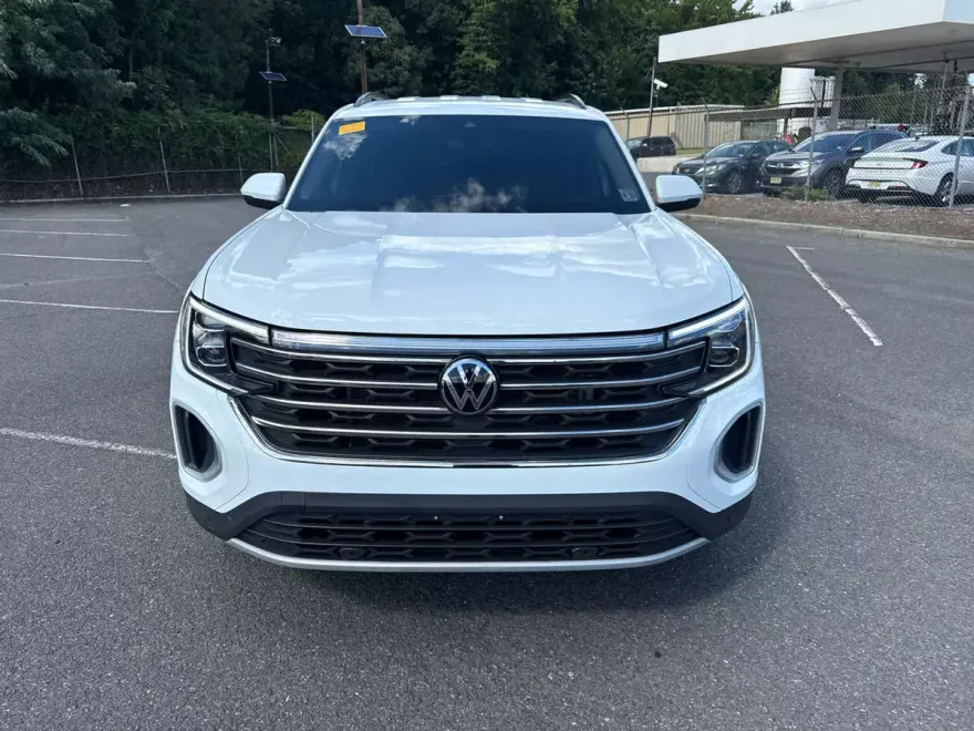 2024 Volkswagen Atlas SE Technology photo 1