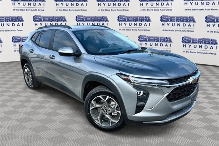 2024 Chevrolet Trax LT photo 1
