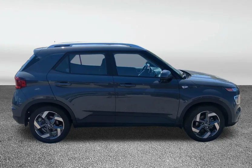 2024 Hyundai Venue SEL photo 1