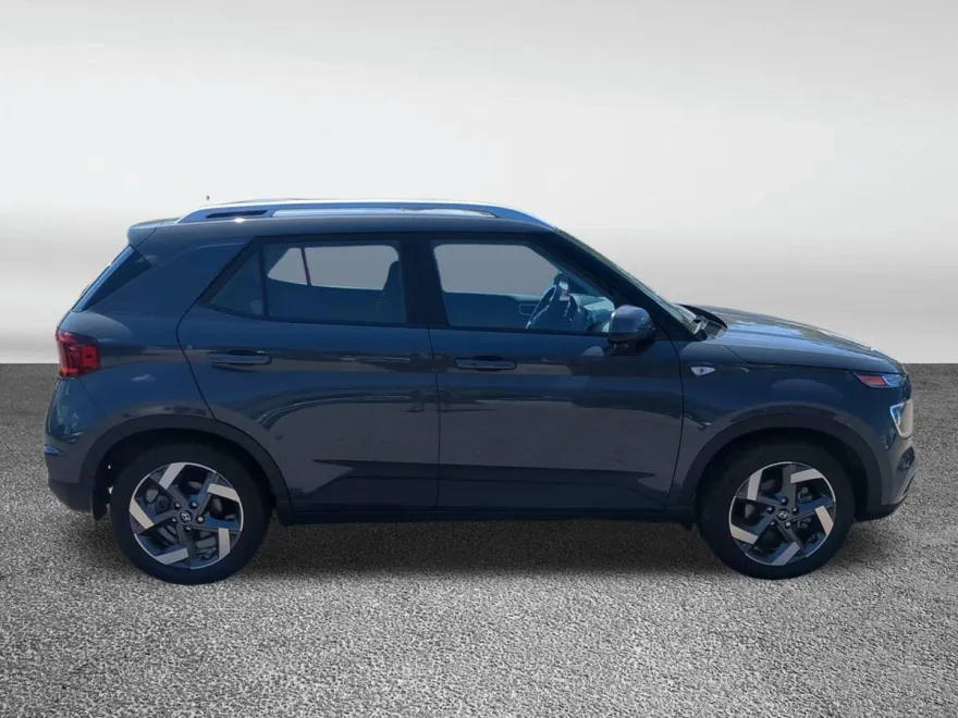 2024 Hyundai Venue SEL photo 1