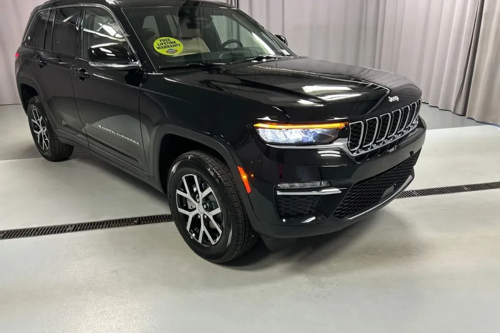 2025 Jeep Grand Cherokee Limited photo 1