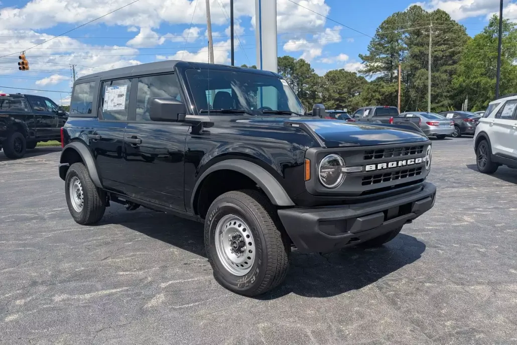 2025 Ford Bronco Base photo 1