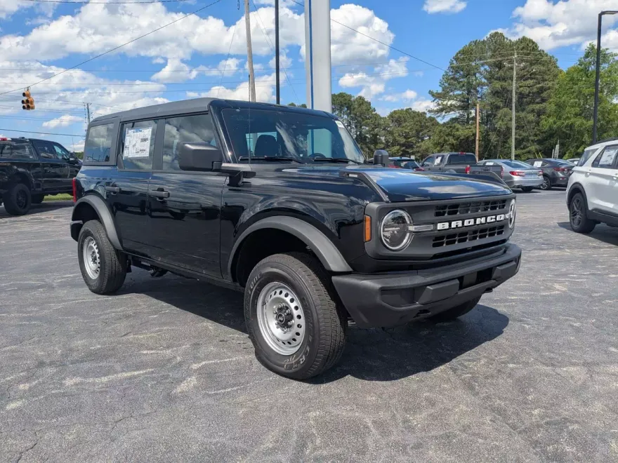 2025 Ford Bronco Base photo 1