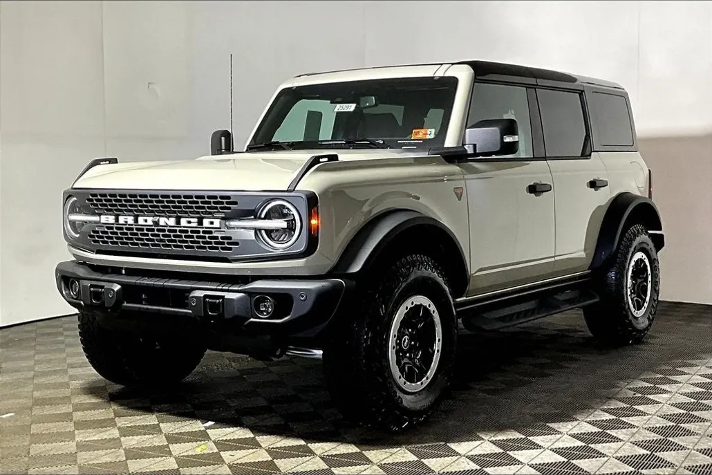 2025 Ford Bronco Badlands photo 1
