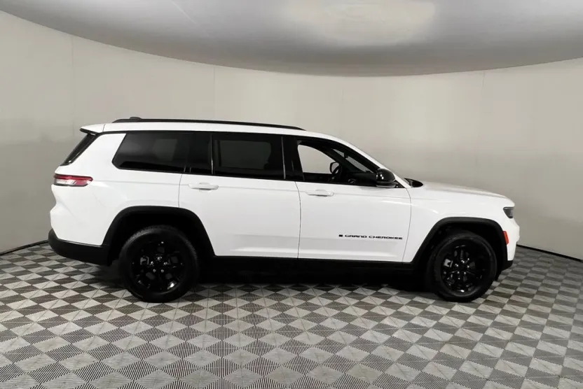 2024 Jeep Grand Cherokee Altitude photo 1