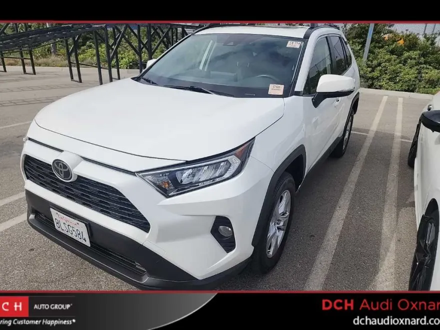 2019 Toyota RAV4 XLE photo 1