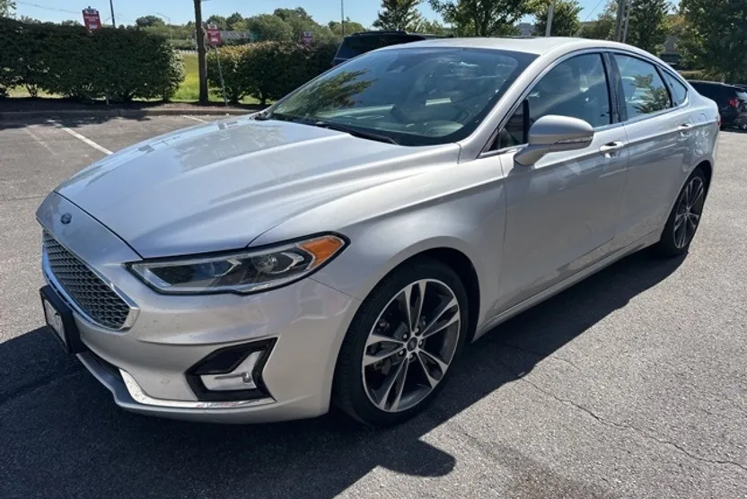 2019 Ford Fusion Titanium photo 1