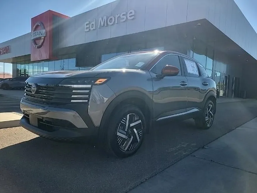 2025 Nissan Kicks SV photo 1
