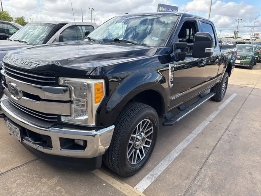 2017 Ford F-250 Lariat photo 1