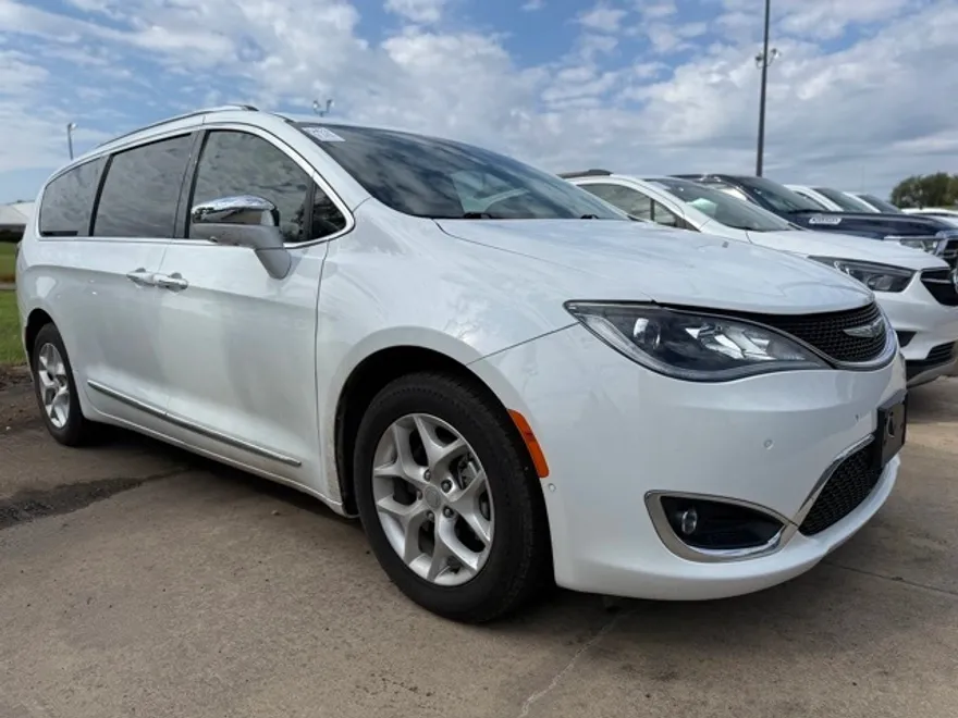 2020 Chrysler Pacifica Limited photo 1