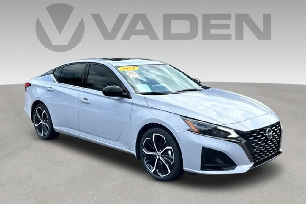 2024 Nissan Altima 2.5 SR photo 1