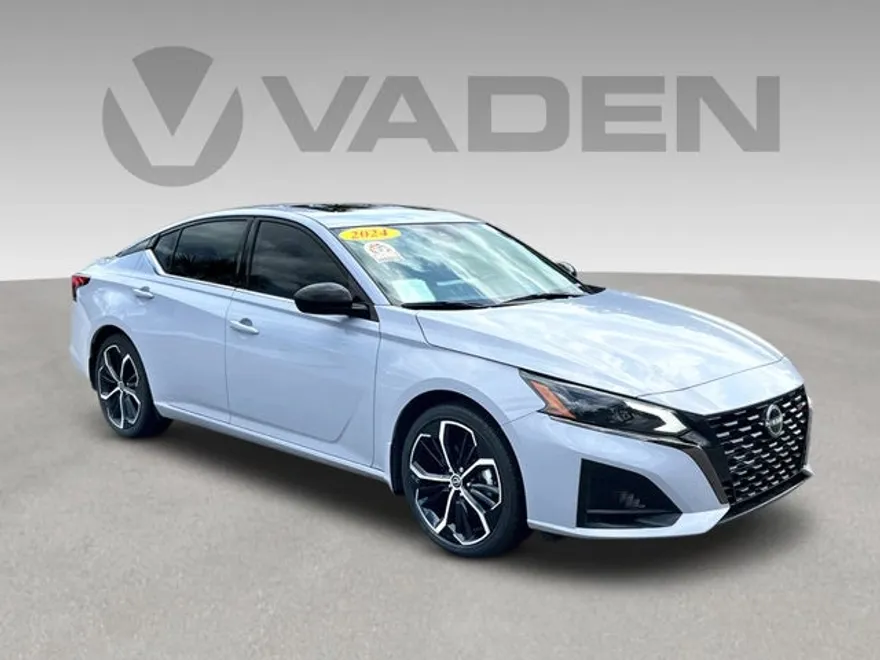 2024 Nissan Altima 2.5 SR photo 1