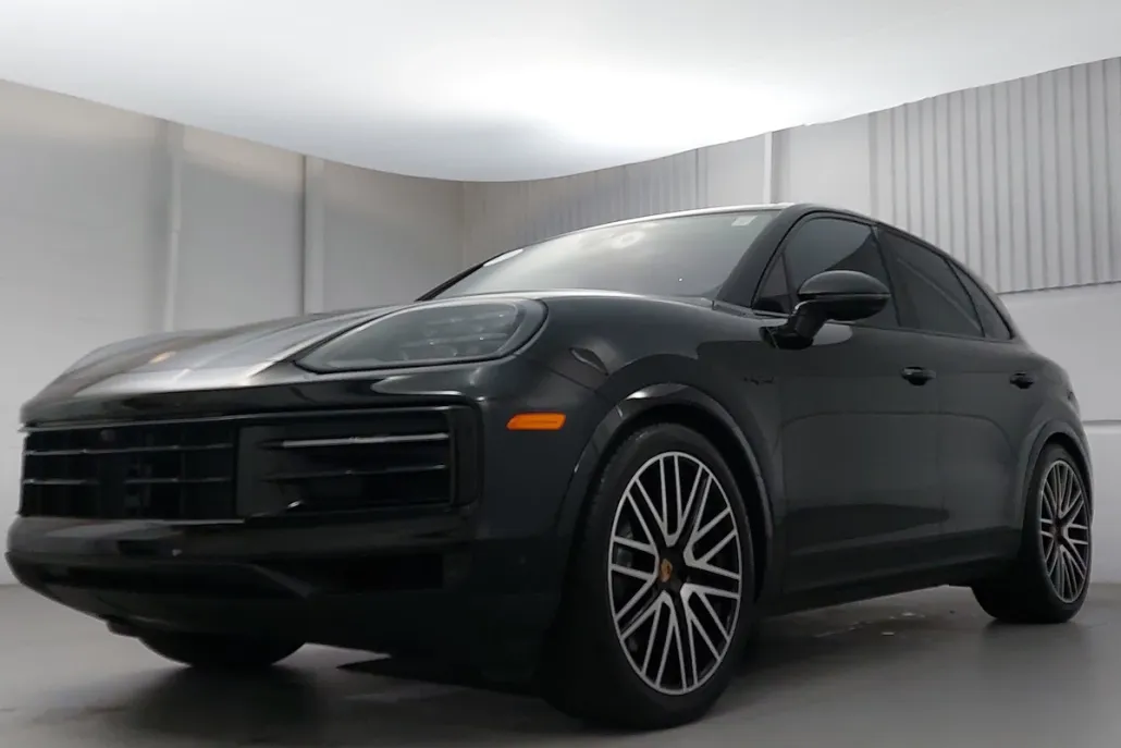 2025 Porsche Cayenne E-Hybrid photo 1