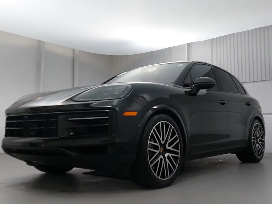 2025 Porsche Cayenne E-Hybrid photo 1