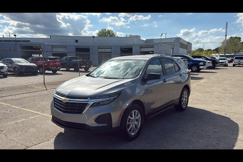 2024 Chevrolet Equinox LS photo 1