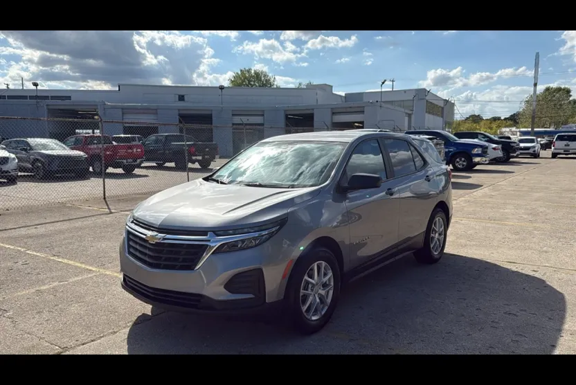 2024 Chevrolet Equinox LS photo 1